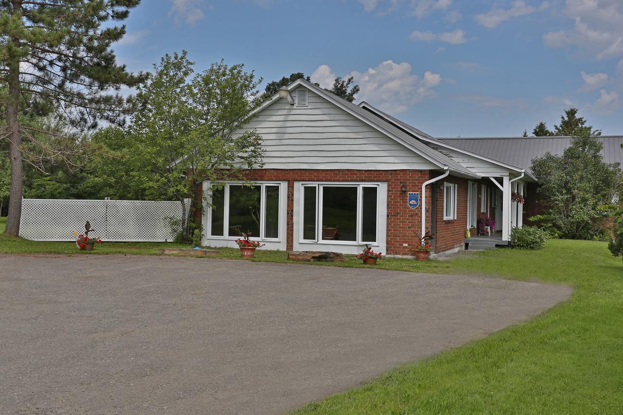Ranch St-Hubert Bed & Breakfast Saint-Hermenegilde Dış mekan fotoğraf